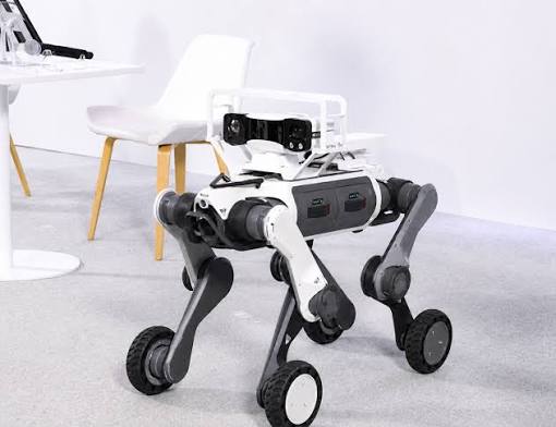 KEENON Showcases Humanoid Service Robots in Real-World Roles at WAIC 2026