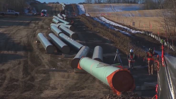 Most Canadians Support Both Pipelines, Alberta–B.C. Project Leads: Poll